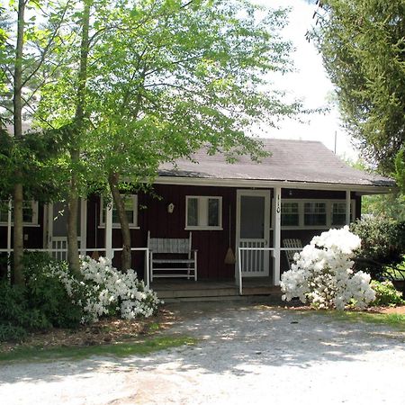 Highland Lake Inn & Resort - Flat Rock Exterior foto