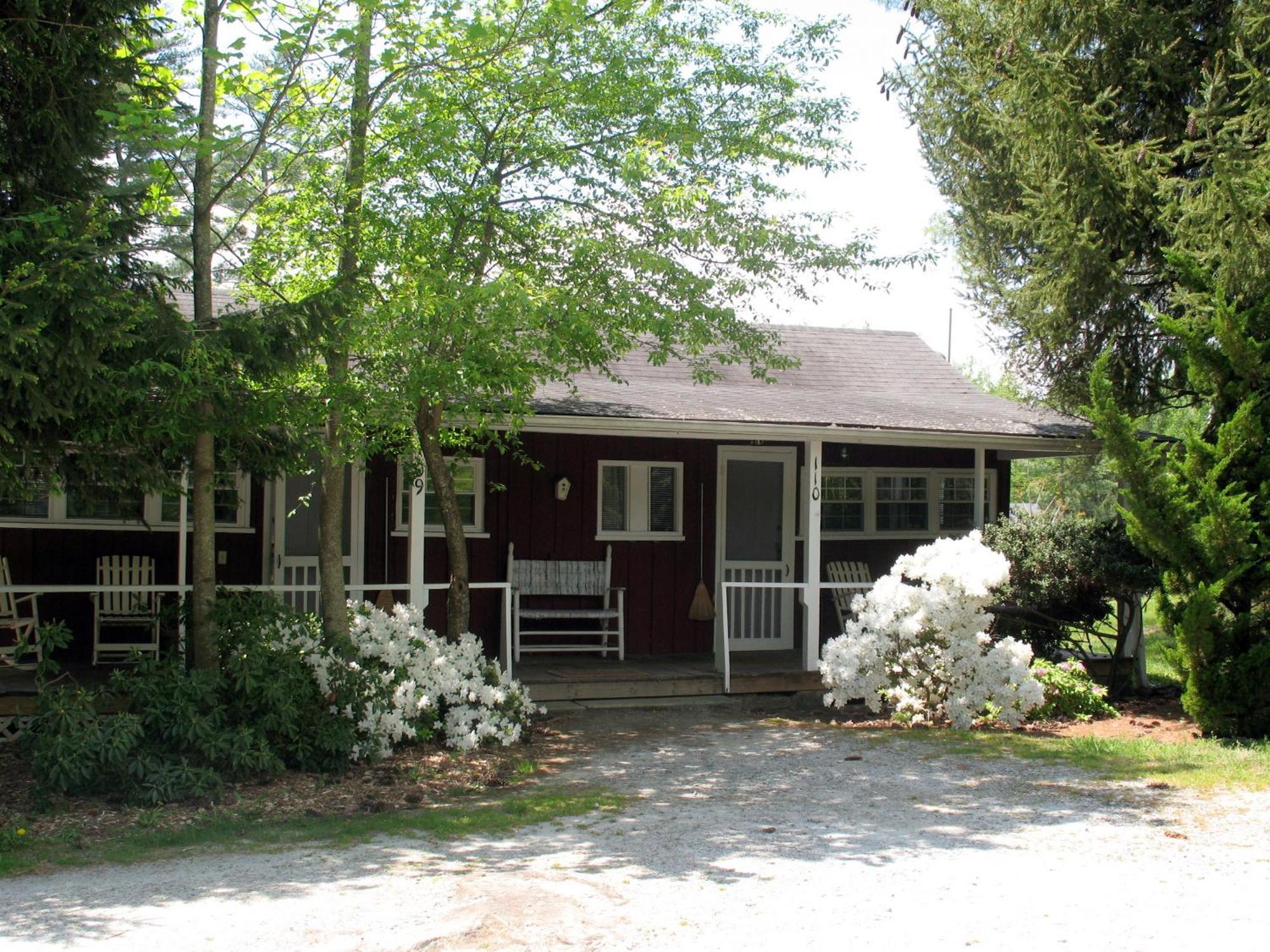 Highland Lake Inn & Resort - Flat Rock Exterior foto