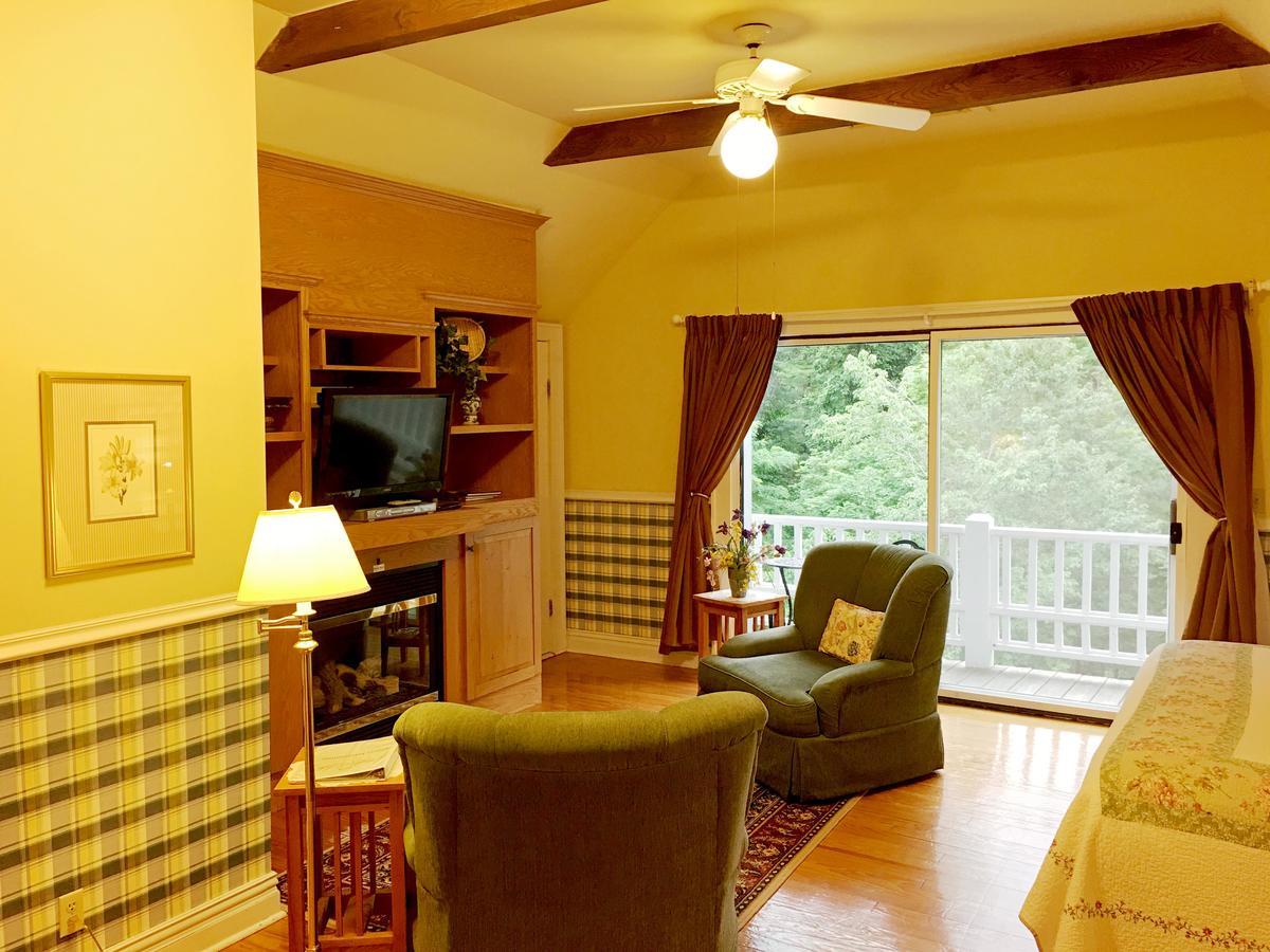 Highland Lake Inn & Resort - Flat Rock Exterior foto