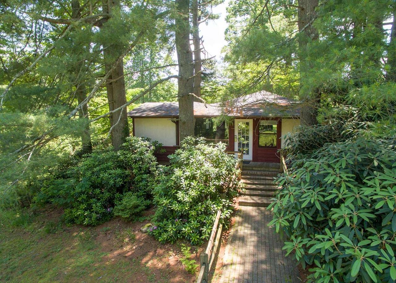 Highland Lake Inn & Resort - Flat Rock Exterior foto